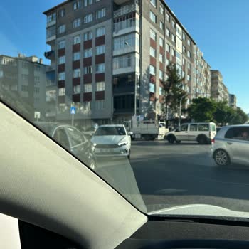 Kocasinan Belediyesi Fuzuli Caddesi Kavşağında Trafik Kaosu Ve Güvenlik Sorunu Çözülmüyor