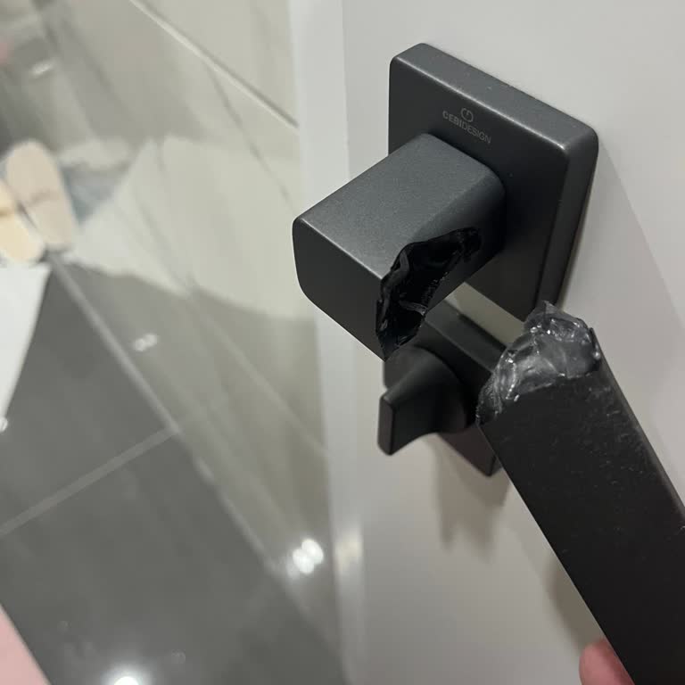Çebi Design Kapı Kolunun Kırılması Sebebiyle Mağdur Durumdayım
