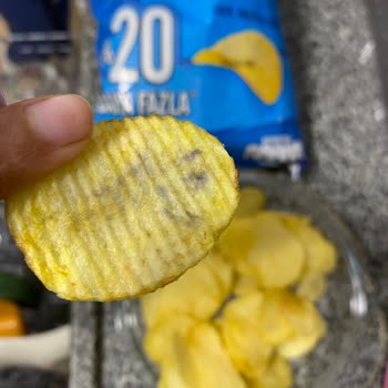 Ruffles Cips Paketi İçinde Mürekkep Benzeri Lekeli Cipsler Sağlık Riski Oluşturuyor
