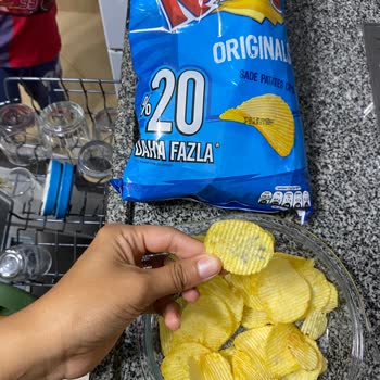 Ruffles Cips Paketi İçinde Mürekkep Benzeri Lekeli Cipsler Sağlık Riski Oluşturuyor