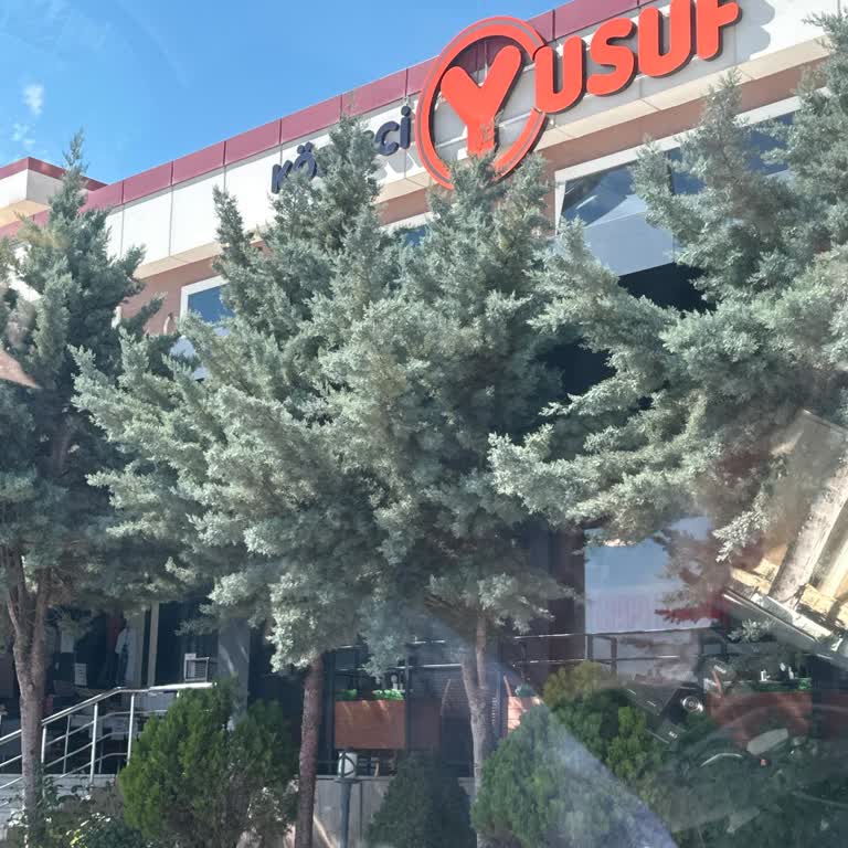 Aksaray’daki Köfteci Yusuf Şubesinde Evcil Hayvan Yasağına İtiraz