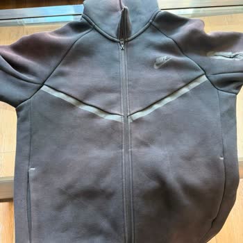 Nike Sweatshirt'te Renk Solması, Mağaza İnceleme Sürecinde Çözüm Yok