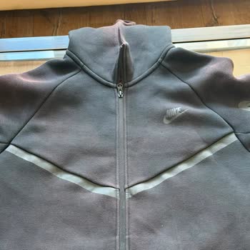 Nike Sweatshirt'te Renk Solması, Mağaza İnceleme Sürecinde Çözüm Yok