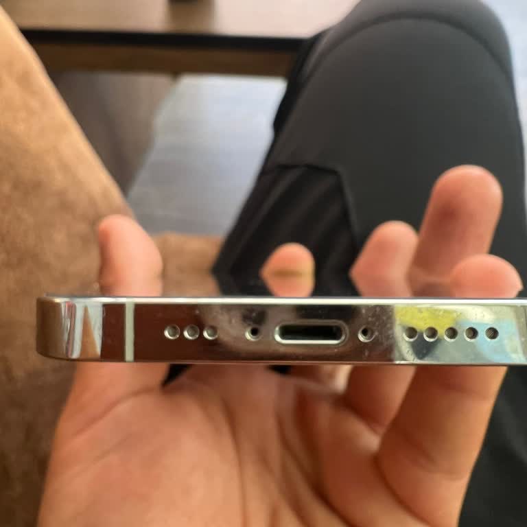 Apple Zorlu Center’da Batarya Değişiminden Sonra Eksik Vidalar Ve Mağduriyet