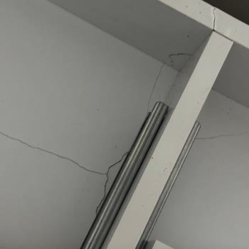 Kırık Makyaj Masası Parçası Ve Uzayan Teslimat Süreci