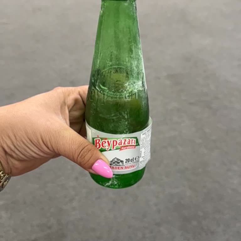 Yarım Dolu Ve Kirli Maden Suyu Şişelerinde Hijyen İhlali