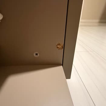 Enza Home’da Hera Gardırop Kapak Çöktü, Söz Verilen Yardım Gelmedi