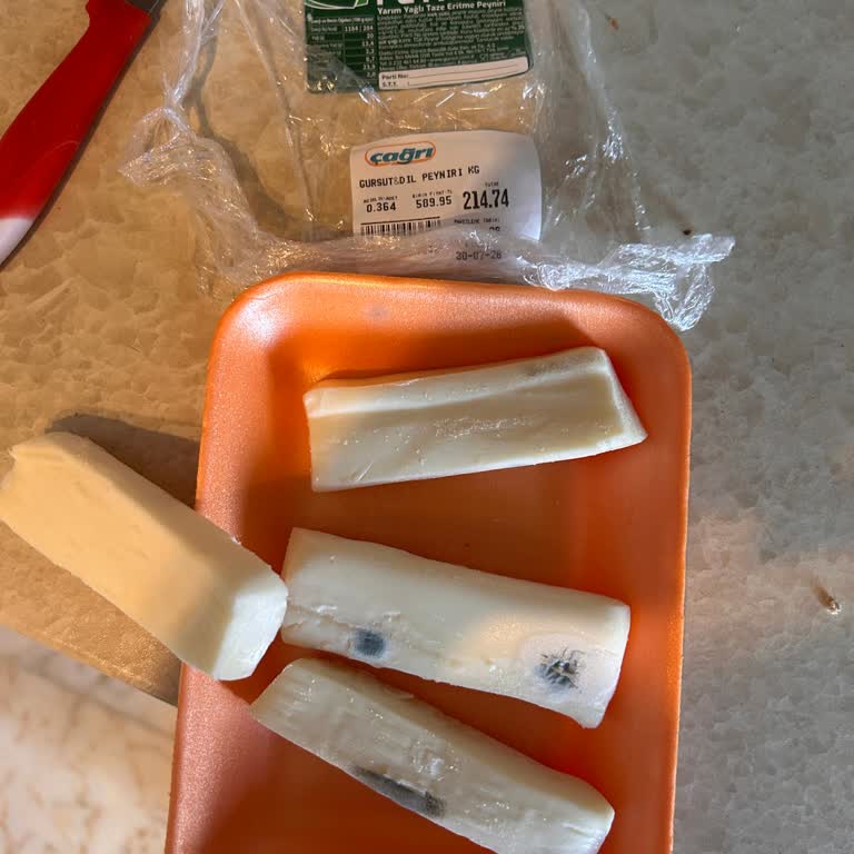 Çağrı Markette Satılan Gürsüt Dil Peyniri Hızla Küflendi