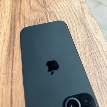 Mükemmel Olmadığı Söylenen İPhone 15'te Çizik Ve Boya Kusurları