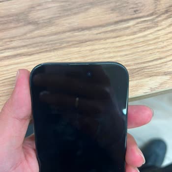 Mükemmel Olmadığı Söylenen İPhone 15'te Çizik Ve Boya Kusurları