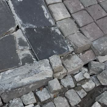 Bedaş’ın Kapalı Olmayan Kazı Alanı Sokakta Tehlikeli Çökmeler Ve Çamur Oluşturuyor