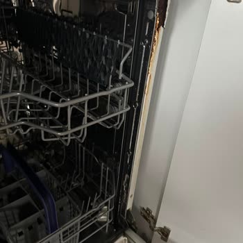 Garanti Süresinde Beko Bulaşık Makinesinin Gövde Paslanması Kullanıcı Hatası Gerekçesiyle Reddedildi
