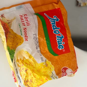 Tarih Geçmiş Ve Küf İçeren Noodle Ürünü Getir'den