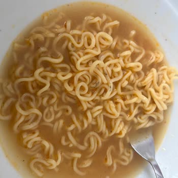 Tarih Geçmiş Ve Küf İçeren Noodle Ürünü Getir'den