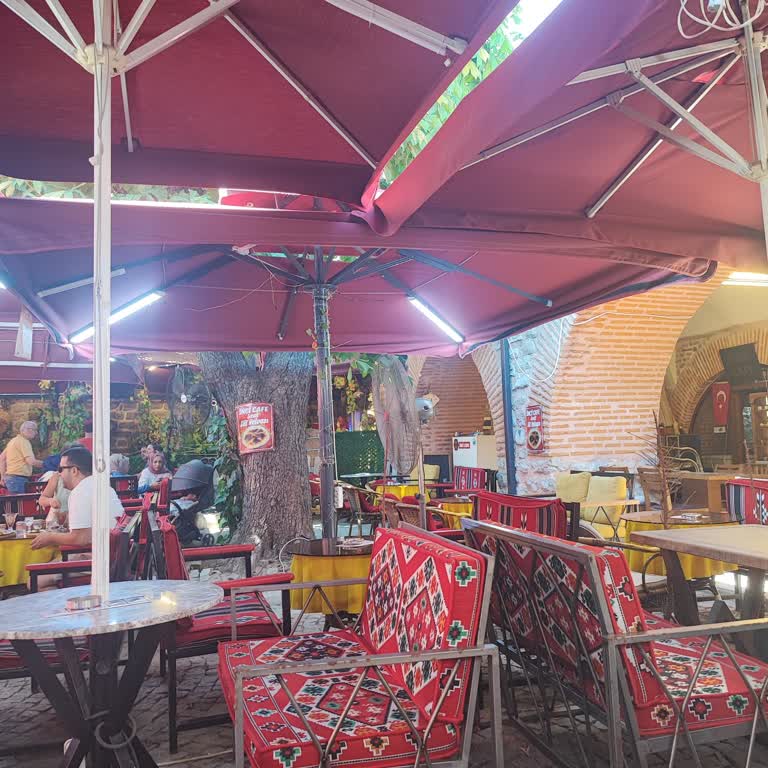 İnci Cafe İç Kozahan Kendimizi Dışlanmış Ve Aşağılanmış Hissettik Ve Mekandan Kalkmak Zorunda Kaldık