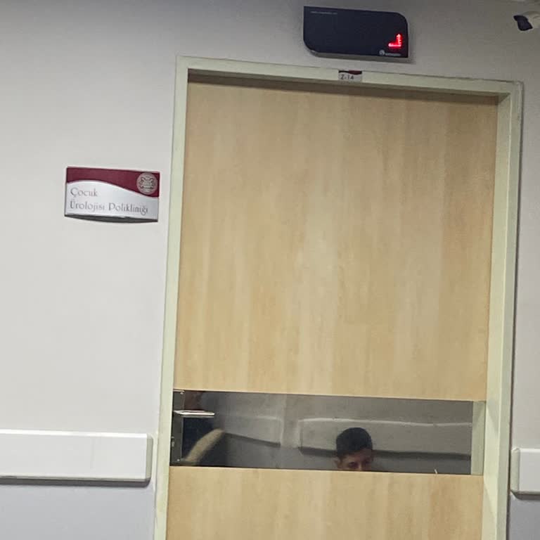 Ankara Üniversitesi Hastanesi Poliklinik Kapısı Kilitli Ve Doktor Gelmedi: Randevu Saatine Uymama