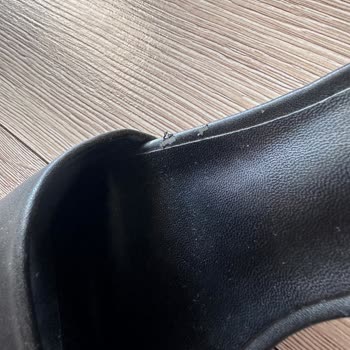 Derimod Terlikte İki Kullanımda Soyulma Ve Ücretsiz Değişim Talebi