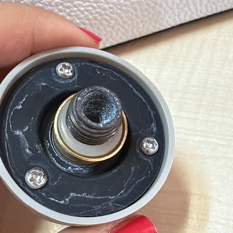 Kapak Sıkıştı, Servis Parçası Kullanılmış Ve Kireçli Çıktı: Değişim Ve İade Talebi