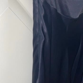 AdL Elbisesinde Tek Kullanımda Yoğun Tüylenme Ve Dikiş Hataları
