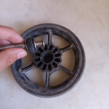 Tekerlekleri Kırılan Bebek Arabası Ve 2 Yıllık Garanti İhlali