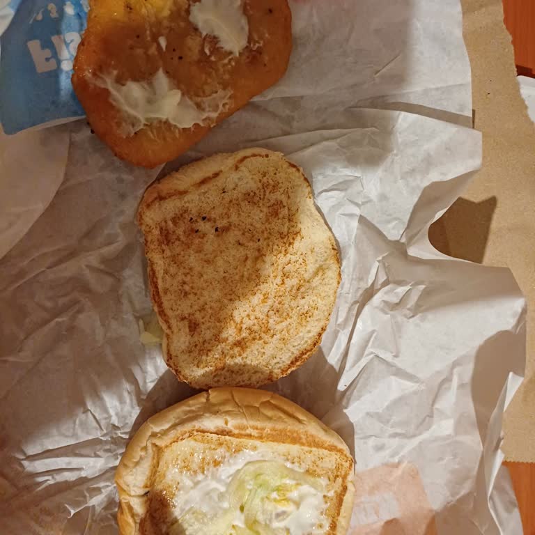 Burger King Getir Siparişinde Sağlık Riski Taşıyan Siyah Parçacıklar Ve Eksik Malzemeler