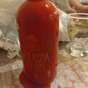 Şef Franzi Sriracha Sosu Patladı, Annemin Gözlerinde Şiddetli Yanma Ve Görme Kaybı Riski