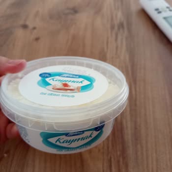 A101'den Alınan Kaymakta Ambalajı Açıldığında Kesik Ve Eksik Parça
