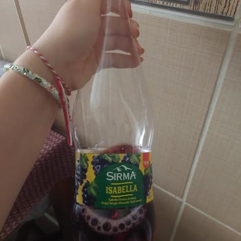 Sırma İsabella Üzüm Aromalı Gazlı İçecekte Yoğun Alkol Kokusu Ve Tadı