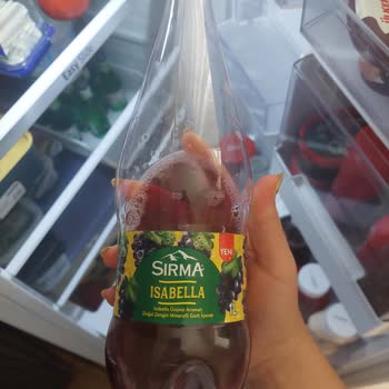 Sırma İsabella Üzüm Aromalı Gazlı İçecekte Yoğun Alkol Kokusu Ve Tadı