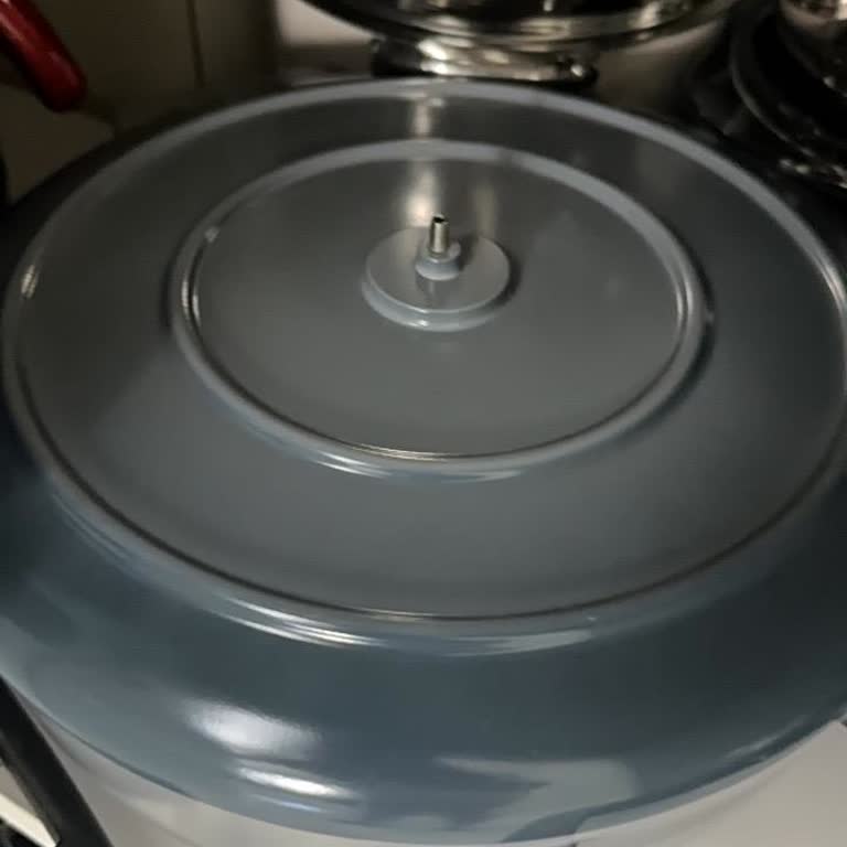 Emsan Mutfak Blue Royal Tencere Setinde Kapak Kulpu Ve Vidası Eksik