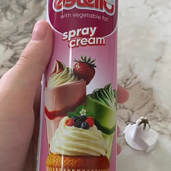 A101'den Bozulmuş Küflü Krem Şanti Satışı Sağlık Endişesi Yaratıyor