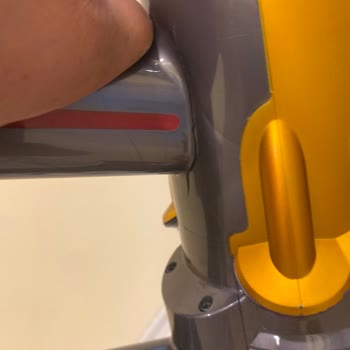 Dyson V12'de Plastik Aksam Çatladı: Ücretsiz Garanti İstiyorum