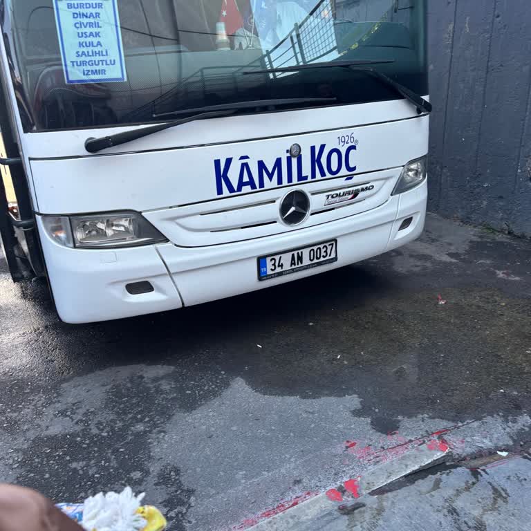Klimadan Gelen Yüksek Ses Ve Kirli Otobüs İç Mekanı