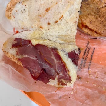 Ayvalık Paragon AVM Köfteci Yusuf’da Pastırmalı Tost Kalitesi Kabul Edilemez
