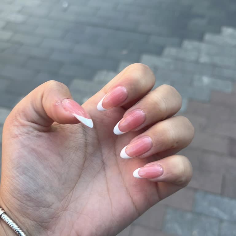 As Nails İzmit Şubesinde French Tırnak Bakımında Kalitesiz Uygulama Ve Şiddetli Ağrı