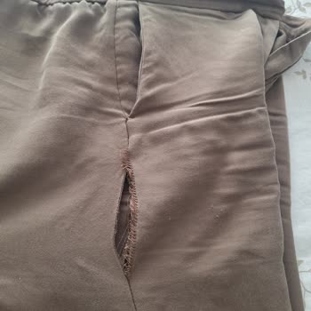 Mango Pantolonunda Üretim Hatası: Kısa Sürede Kumaş Yırtılması