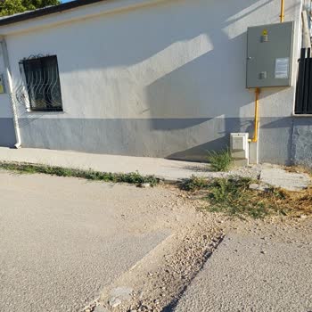 Belediyenin Açık Doğalgaz Çukuru 1 Yıldan Fazla Süre Ev Sahibini Tehdit Ediyor