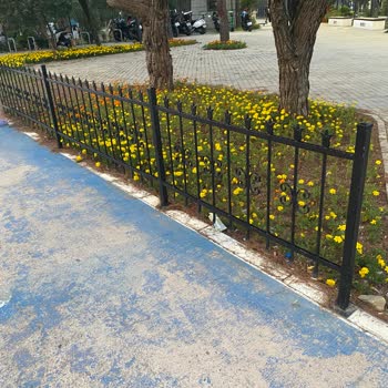 Millet Bahçesi’nde Tehlikeli Demir Korkuluklar Çocuğumun Bel Ve Omuzunu 30 Dikişle Yaraladı