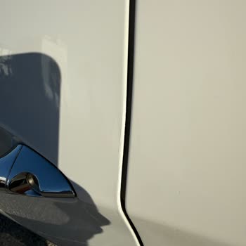 Towers Vip Car Wash (İzmir) İşlem Sonrasında Aracı Teslim Alırken Gövdede Ciddi Çizikler Vardı