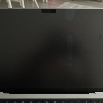 Macbook Pro Ekran Koruyucu Hasarlı Geldi, Değişim Ve İade Talebi