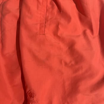 Lumberjack Marka Deniz Şortunda İlk Kullanımda Siyah Lekeler Ve Renk Bozulması