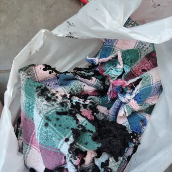 Güçlü Kimyasal Lavabo Açıcı Ciltte Yanma Ve Eşyaları Eritiyor