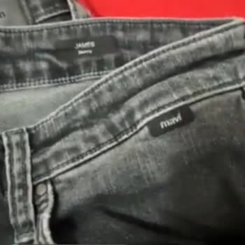 Mavi Pantolon Kendiliğinden Yırtıldı