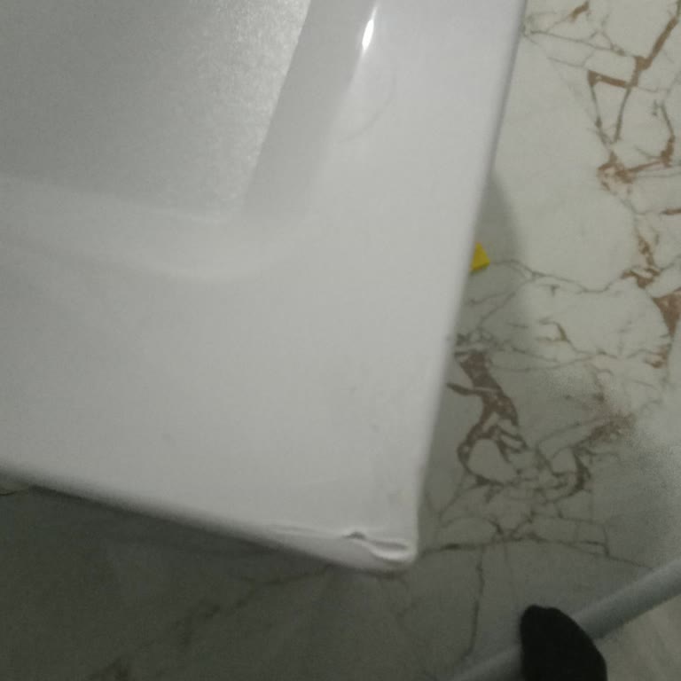 Altus Çamaşır Makinesinde Ezik Ve Su Kaçağı, Servis Cevap Vermiyor