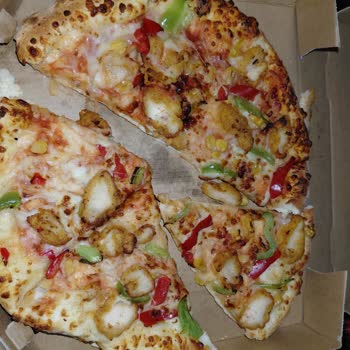 Geç Gelen Ve Soğuk, Peynir Eksikliği Olan Pizza Şikayeti
