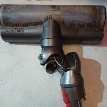 Garanti Süresi İçinde Kırılan Dyson V8 Başlık Mafsalı Ücretsiz Değişim Talebi