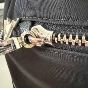 Samsonite Çantasının Fermuarı Oksitleniyor, Müşteri Çözüm Bekliyor