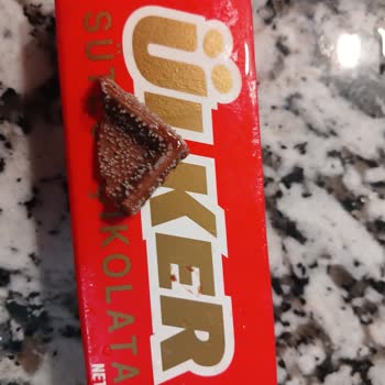 Ülker Sütlü Çikolatasının Bozulmuş Görünümü Gıda Güvenliği Endişesi