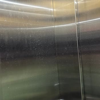 Asansörlerde Hijyen Eksikliği Hasta Güvenini Zedeliyor