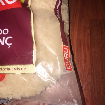 Kapalı Pirinç Paketinde Kelebek Keşfi Sağlık Ve Kalite Endişesi